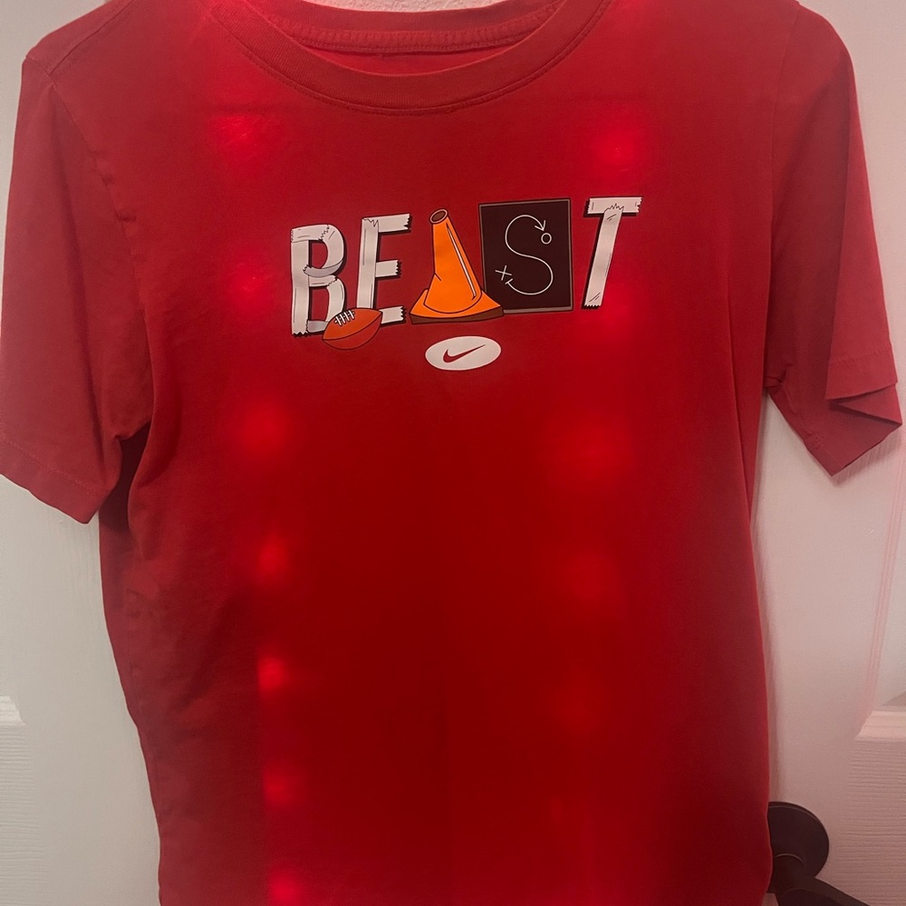 Nike red short sleeve t-shirt. 50% OFF! A deal you don’t want to miss!